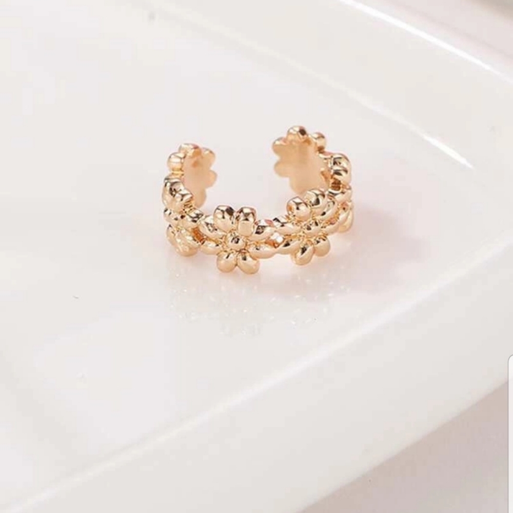 ◇Heidi◇ Flower Ear Cuff - Picture 3 of 3